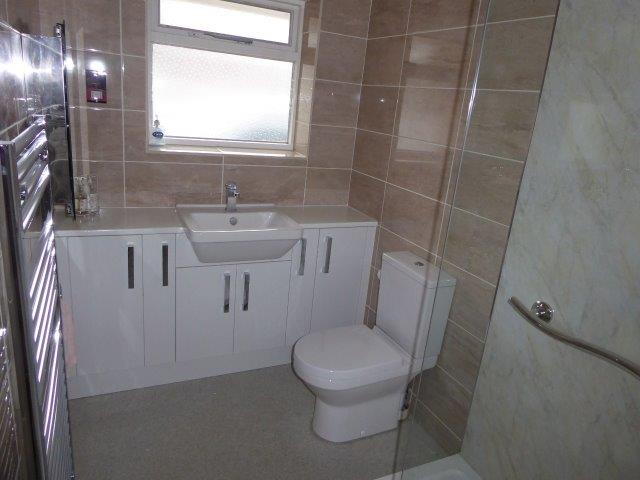 Bathroom 1 - Links Close, Wallasey | Lighthouse Lettings