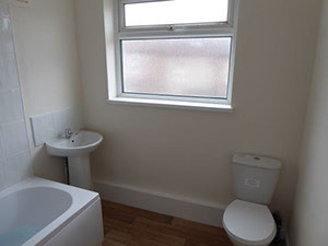 Bathroom - Maybank Road, The Wirral - Lighthouse Lettings