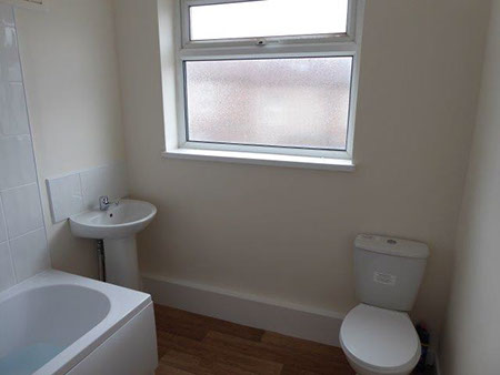 Bathroom - Maybank Road, The Wirral - Lighthouse Lettings