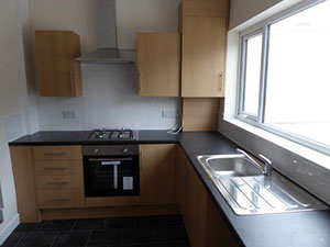 Kitchen - Maybank Road, The Wirral - Lighthouse Lettings 