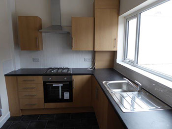 Kitchen - Maybank Road, The Wirral - Lighthouse Lettings 