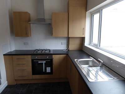 Kitchen - Maybank Road, The Wirral - Lighthouse Lettings 