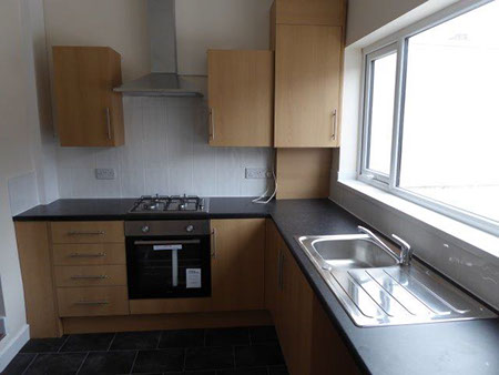 Kitchen - Maybank Road, The Wirral - Lighthouse Lettings 
