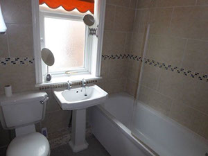 Bathroom - Mount Road, Wallasey | Lighthouse Lettings