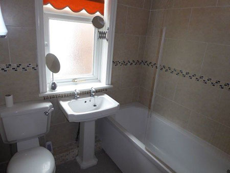 Bathroom - Mount Road, Wallasey | Lighthouse Lettings