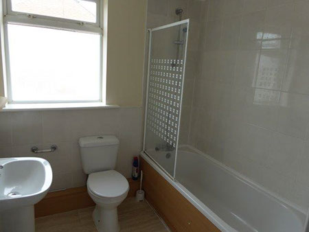 Bathroom - Lucerne Road, Wallasey - Lighthouse Lettings