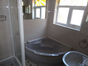 Bathroom - Woodchurch Road, Prenton - Lighthouse Lettings