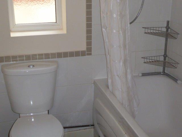 Bathroom - Fieldside Road, Birkenhead | Lighthouse Lettings