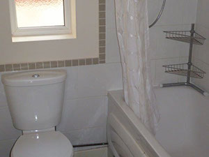 Bathroom - Fieldside Road, Birkenhead | Lighthouse Lettings