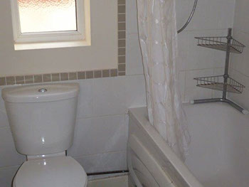 Bathroom - Fieldside Road, Birkenhead | Lighthouse Lettings