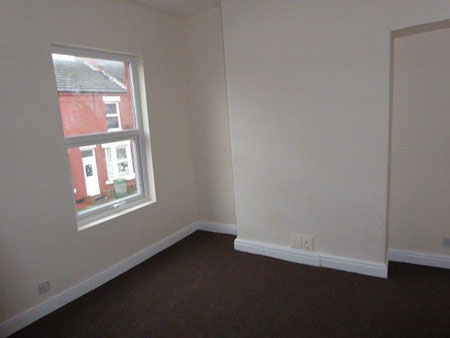 Bedroom 1 - Moorland Road, Birkenhead - Lighthouse Lettings
