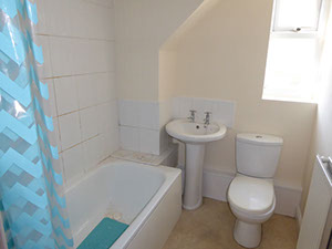 Bathroom - Whetstone Lane, Birkenhead - Lighthouse lettings